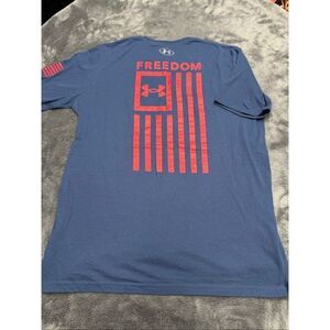 Blue and Red USA Flag Under Armour Men’s Large Tee in excellent shape!